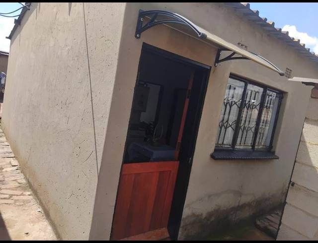 2 BEDROOM HOUSE FOR SALE IN MOLELEKI EXT 2